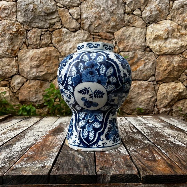 Vase en faïence bleu et blanc de Delft monté comme une lampe