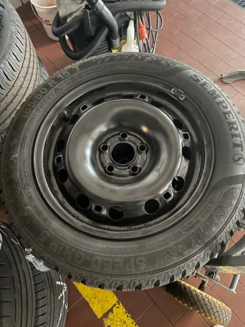 Winterkompletträder/ Winterreifen Semperit 185/60 R15 T für Skoda Stahl wie NEU Winterkompletträder/ Winterreifen Semperit 185/60 R15 T für Skoda Stahl wie NEU