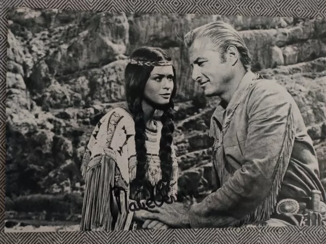 Marie Versini (mit Lex Barker) Original Autogramm Winnetou 1. Teil 20x30 cm sw