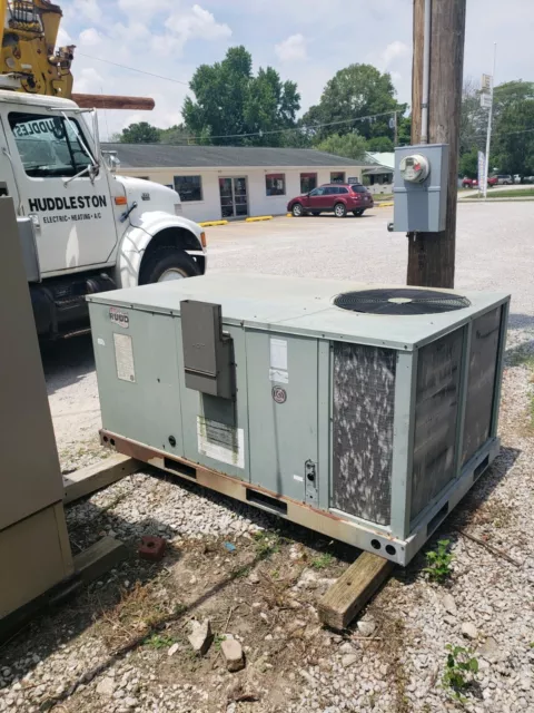 Roof top unit 135k btu/ 5 ton
