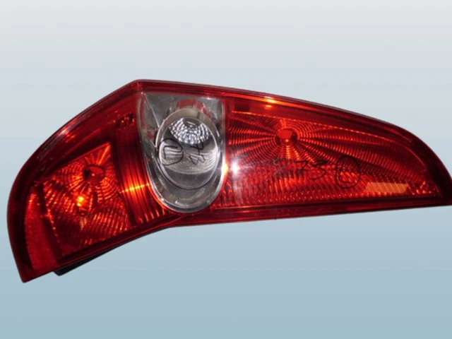 Original Heckleuchte Links Suzuki Splash 89071589 (273)