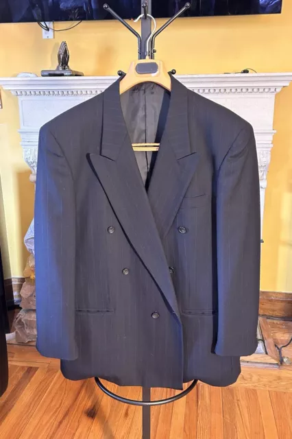 Moda Prima Navy Blue Double Breasted Pinstripe Suit. 100% Wool. 46R. 40W.