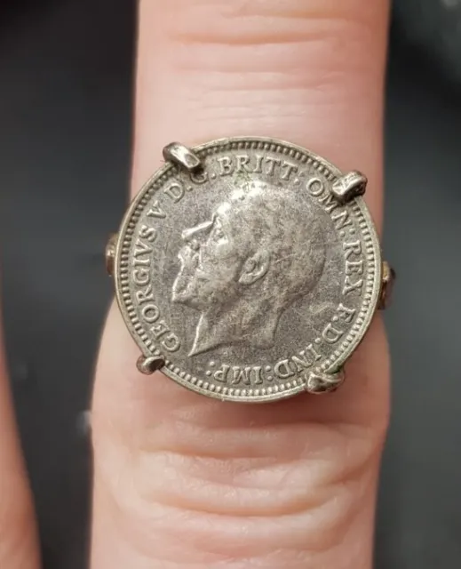 Old English Silver Coin Ring w/ 1931  Threepence Three Pence Coin. UK Size N 1/2