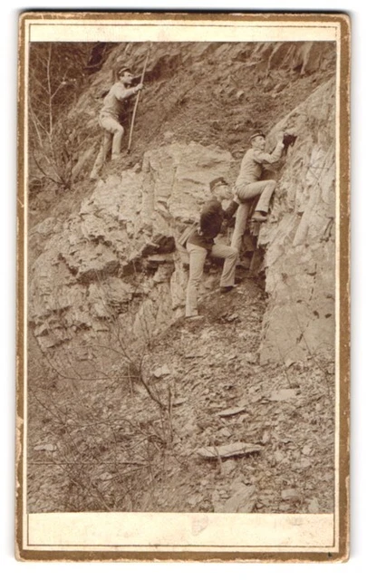 Fotografie unbekannter Fotograf und Ort, K. K, Gebirgsjäger bei Kletter Übungen