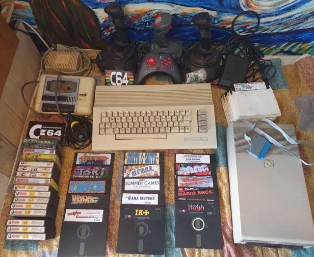 LOTTO C64 +FLOPPY DISK 1541 + Datassette + 4 JOYSTICK + COMMODORE 64 games