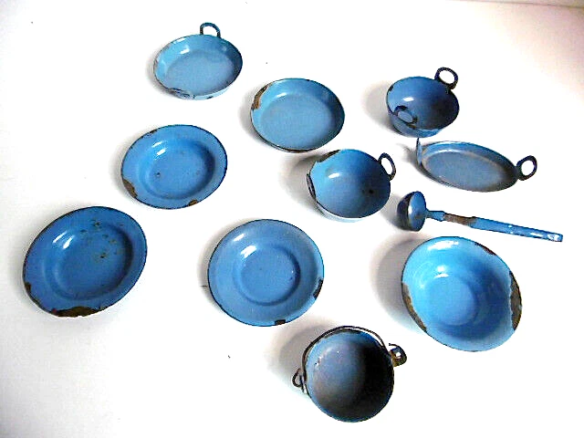 Ancienne dinette tôle émaillée 6 Pièces dont une saucière Ancienne dinette tôle émaillée 6 Pièces dont une saucière