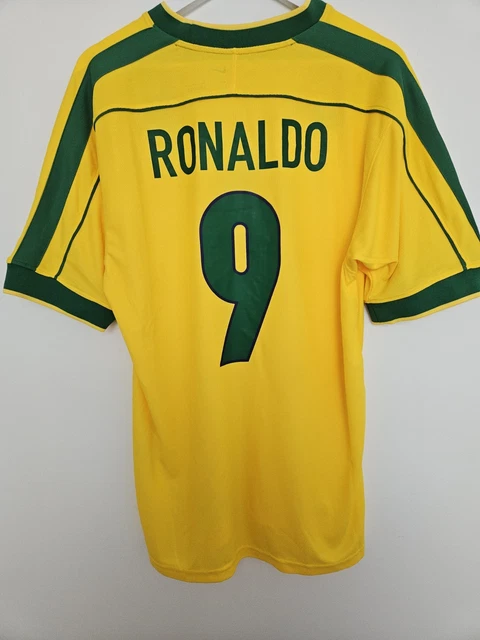 Extérieurs de football des sélections nationales 2005-2006