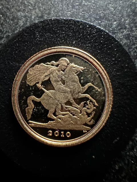 2010 Royal Mint Gold Proof Quarter Sovereign In Mint Condition.