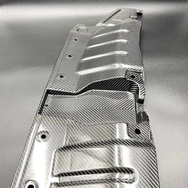 Audi RS7 - C7 4G carbon radiator cover / slam panel / copertura portaserratura