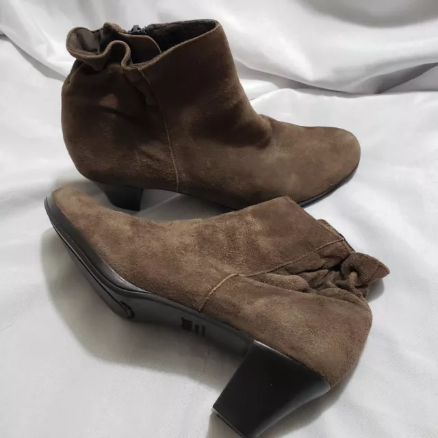 Munro Alfie Brown Suede Ankle Boots Womens Size 7 Ruched Back 2 Inch Heel