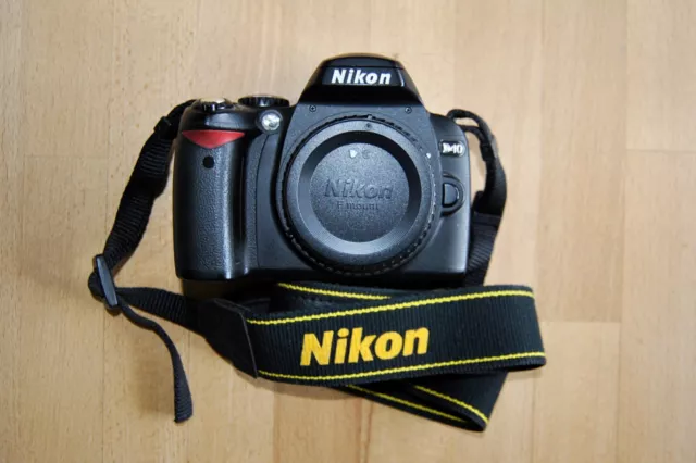 Nikon D40 DSLR / Digitalkamera (6 MP) Body