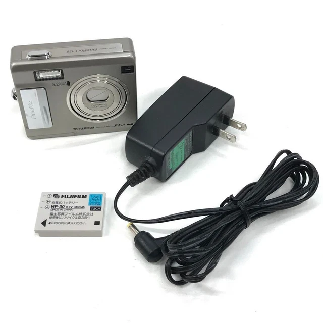 Fujifilm F450 デジタルカメラ ケース付き Fujifilm FinePix F Series F450 5.2MP Digital Camera - Silver