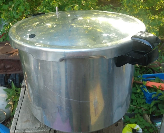 Presto 18 QT Slow Cooker-Pressure Canner 01751 Used 1 Time Very Good Condition