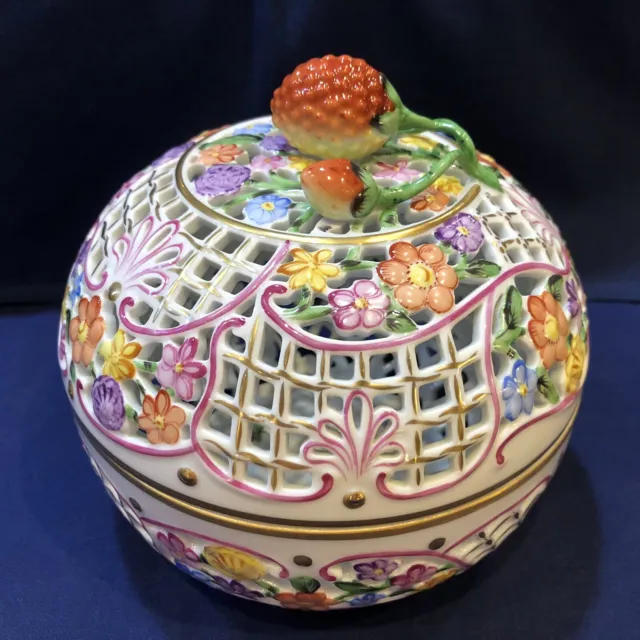 Herend Large 6212 Reticulated / Openwork Pierced Ball Potpourri Bonbon Box 6”