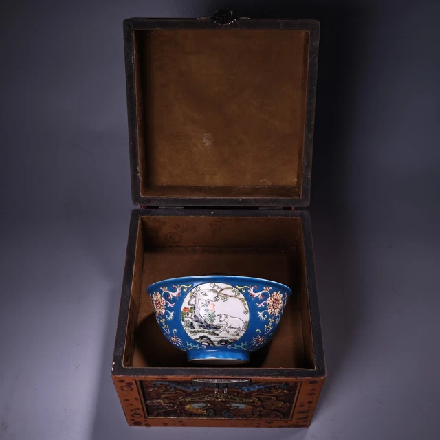 Hand-painted enamel colored porcelain bowls collected in the Qing Dynasty