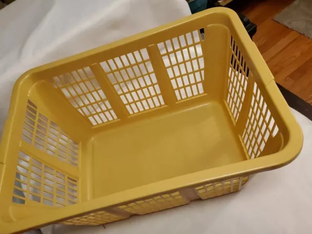 https://www.picclickimg.com/PZoAAOSwLjxkF7Lo/Yellow-Vintage-Retro-Rubbermaid-Laundry-Basket-2965-Hamper.webp