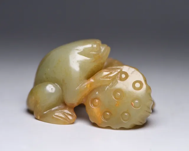 Chinese Natural Hetian Jade Carved Exquisite Frog Lotus Seedpod Statues Art