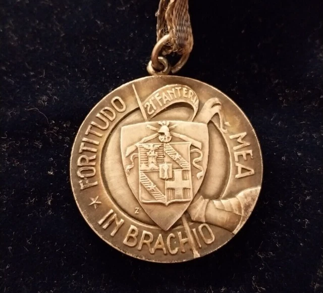Medaglia 21° Regimento Fanteria Cremona, è in argento. Produzione: Zecca Stato.