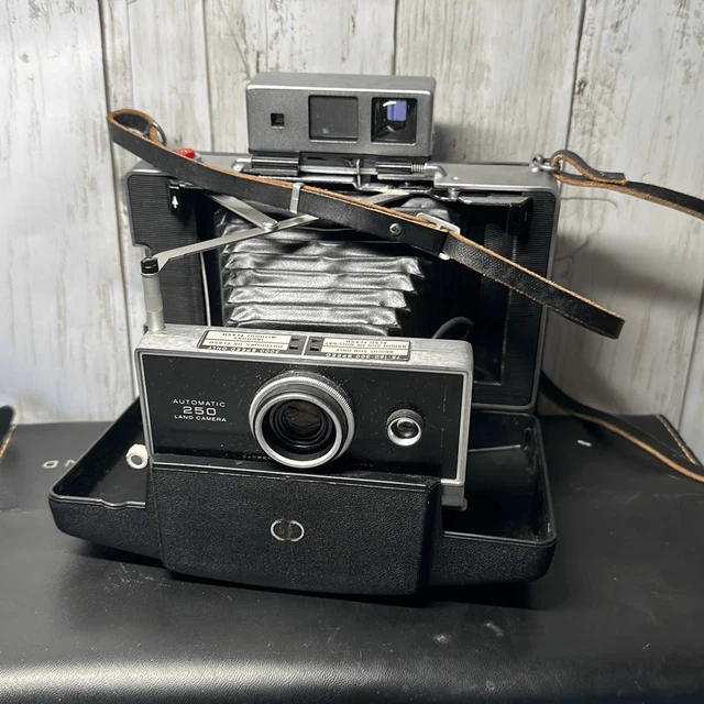 Vintage Polaroid Automatic 250 Land Camera With Flash Case and film UNTESTED