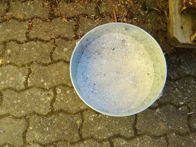 Holzasche 1 kg Bio Dünger Rasendünger Magnesium Kalium Calzium Natrium Eisen