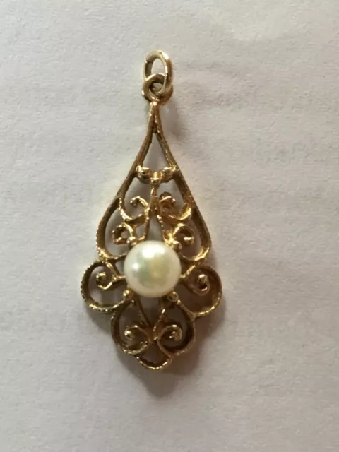 9 ct carat Gold and Pearl Pendant Necklace