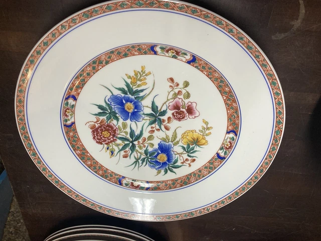 Service de table complet Hibiscus en porcelaine de Limoges numéroté 311/1000