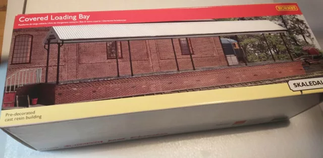 OO Hornby Covered Loading Bay