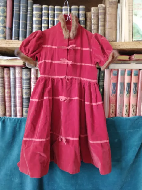 exceptionnelle robe de jeune fille ancienne velours rouge et vision