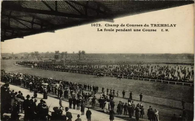 CPA AK Champ de Courses du TREMBLAY La foule pendant une Course (671997)