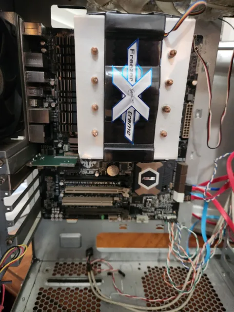 ASUS SABERTOOTH 990FX R2.0 - AM3+ AMD Motherboard *As Is*