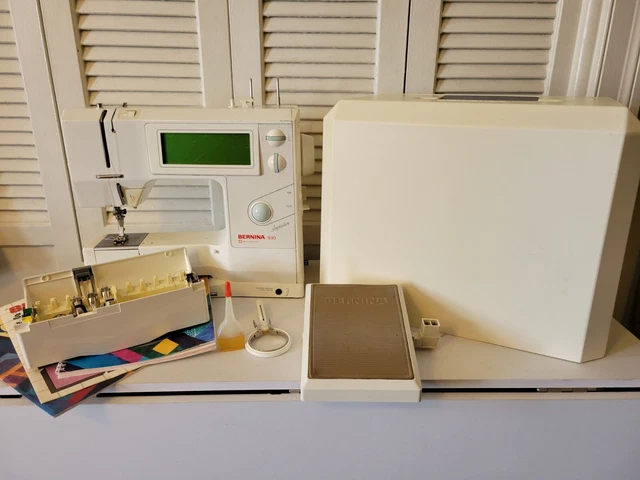 Bernina 1530 Sewing Machine with Case & accessories