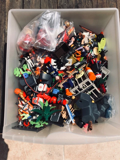 ---Playmobil Gros Lot De Figurines Et Accessoires  ---