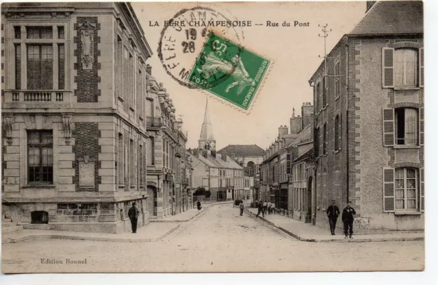 FERE CHAMPENOISE - Marne - CPA 51 - rue du pont