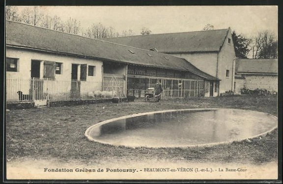 CPA Beaumont-en-Vénon, Gréban de Pontourny Foundation, La Basse-Cour