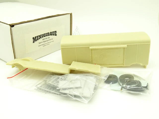 Le Camping-car Deluxe du cirque Pinder miniature Majorette au 1/60e incomplet