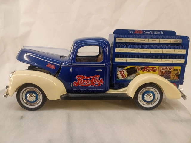 Golden Wheel 1/18 Scale Diecast 35401 - 1940 Ford Pepsi Cola
