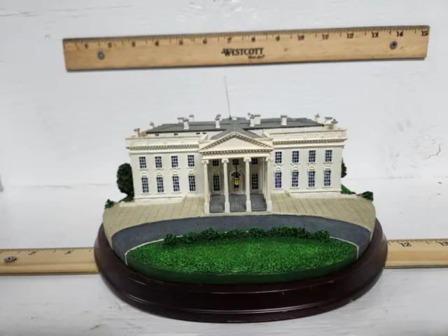 Danbury Mint The White House Washington DC Homes of the Presidents Figurine 1993