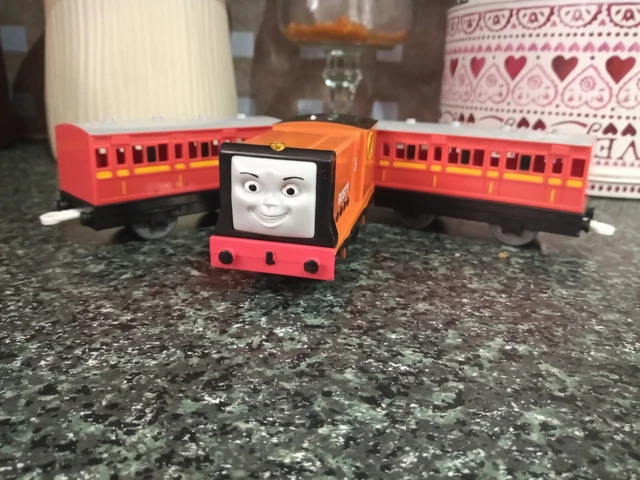 THOMAS AND FRIENDS Tomy Trackmaster motorized battery operated Rusty £ ...
