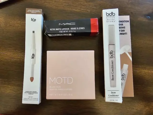 Lote de Paquete de Maquillaje de Lujo Lápiz Labial MAC + Rubor + Delineador de Ojos/Sombra de Ojos + Estado para Cejas