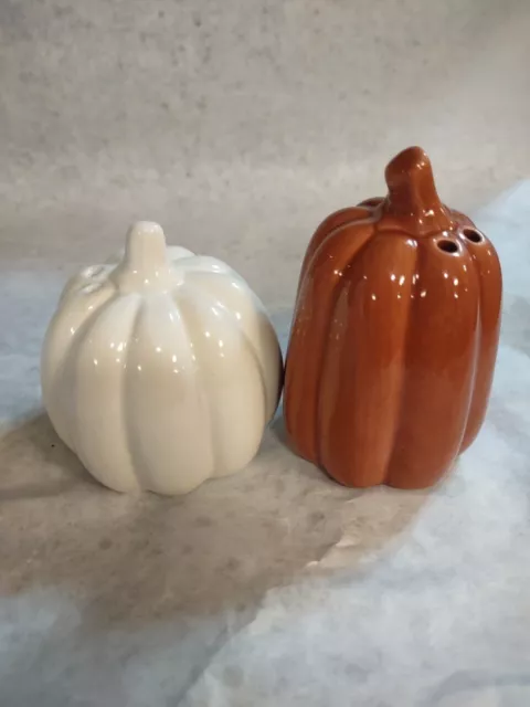 Pumpkin Salt & Pepper Shakers/Set of 2/3”T/Halloween, Autumn, Thanksgiving *