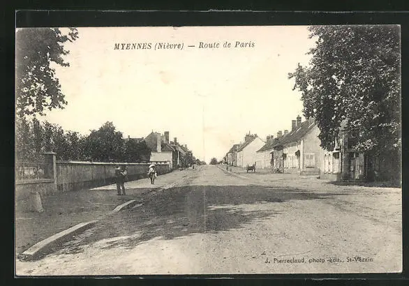 CPA Myennes, Route de Paris, vue de la rue 1919