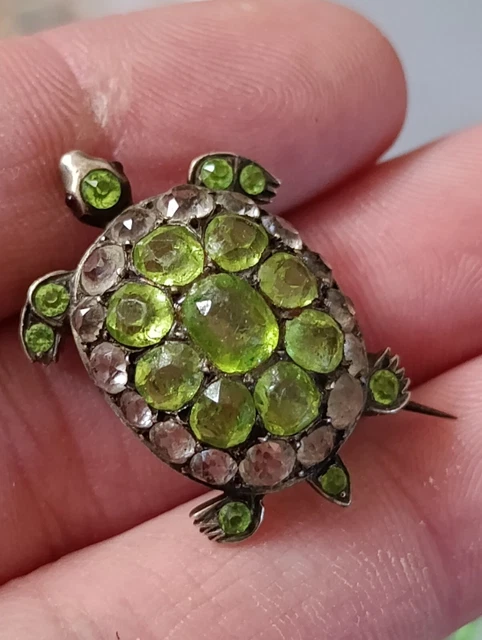 Broche circulaire en argent massif, travail allemand de la 1
