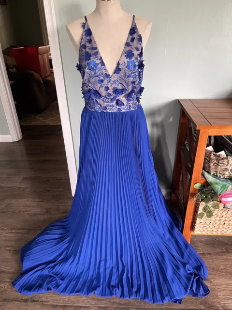 Carmen Marc Valvo Infusion Royal Blue Embroidered Floral Prom Gown Size 8