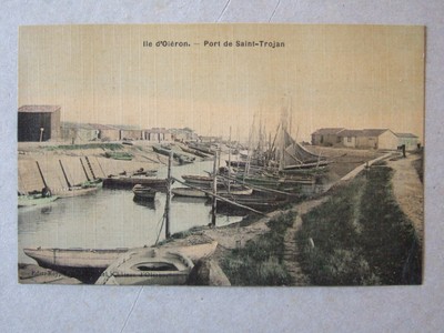 17  ILE D OLERON SAINT TROJAN LES BAINS  LE PORT DEPART DU BATEAU POUR LE CHAPUS 