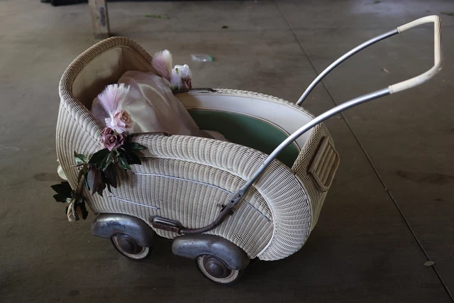 RARE 1920's FULL SIZE ANTIQUE WICKER BABY CARRIAGE.....LOOK