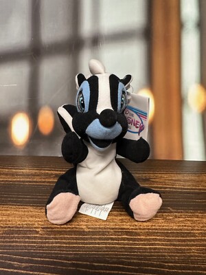 flower skunk plush