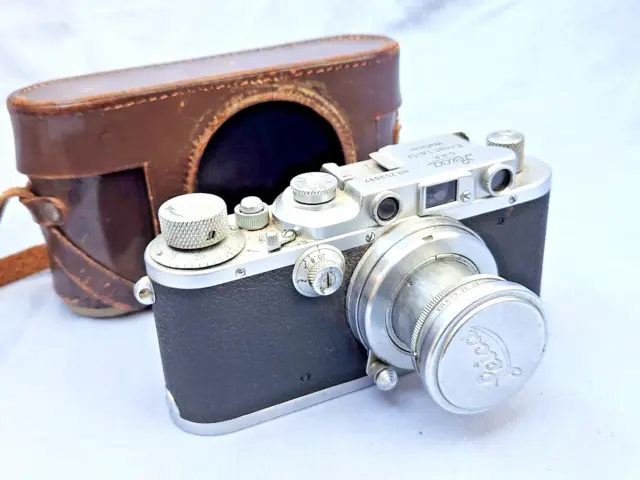 Vintage LEICA DRP ERNST LEITZ WETZLAR Camera No. 253097 W/Lens Case &Directions