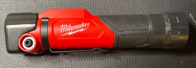 Linterna giratoria recargable USB de litio rojo 500 lúmenes Milwaukee 2113-21