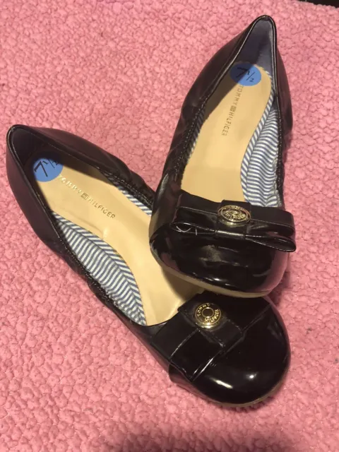 Tommy Hilfiger Womens Black Ballet Flats Slip On Shoes Patent Bows Size 7.5 EUC