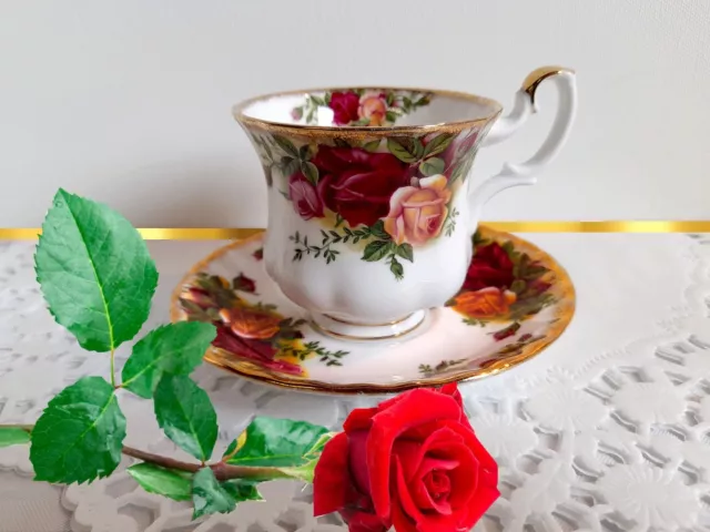 Royal Albert Porcelana Taza Antiguo País Roses Taza de Café con Platillo